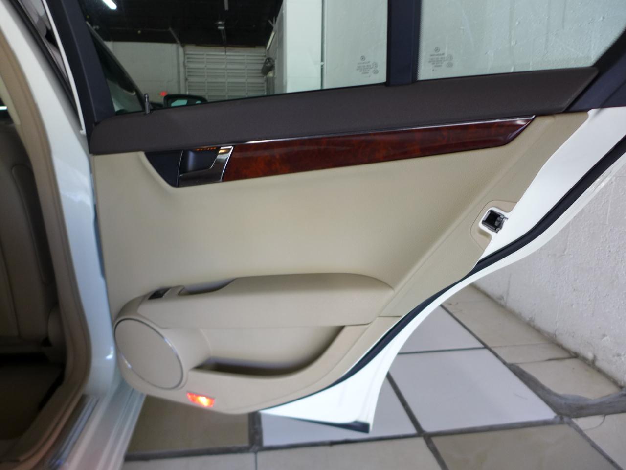 Mercedes-Benz C-Class C300 4MATIC Luxury Sedan 2009