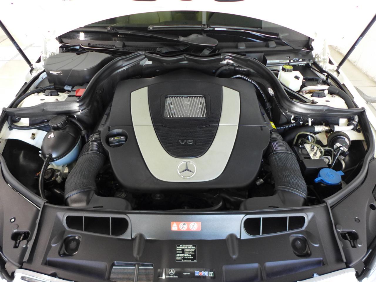Mercedes-Benz C-Class C300 4MATIC Luxury Sedan 2009