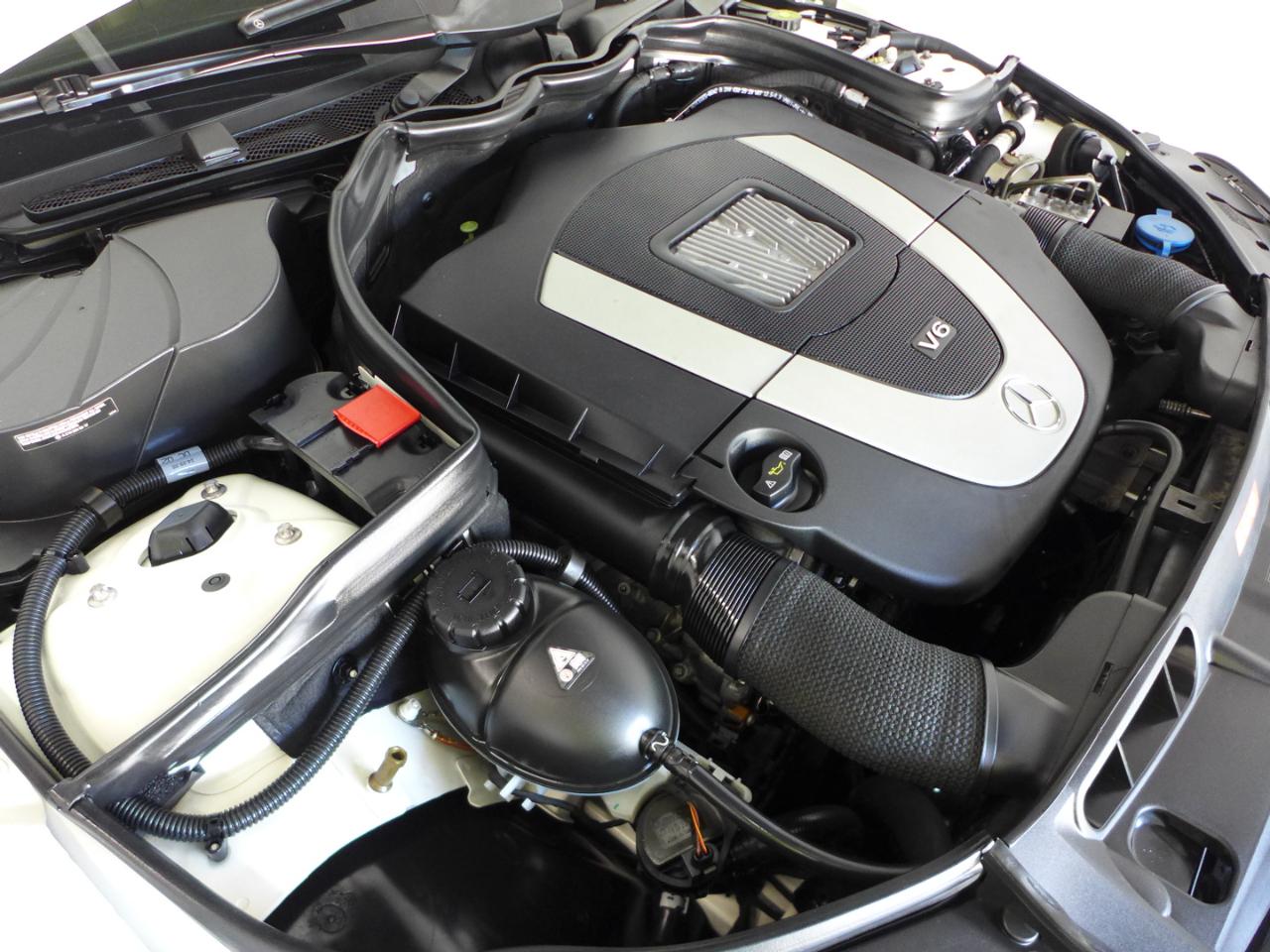 Mercedes-Benz C-Class C300 4MATIC Luxury Sedan 2009