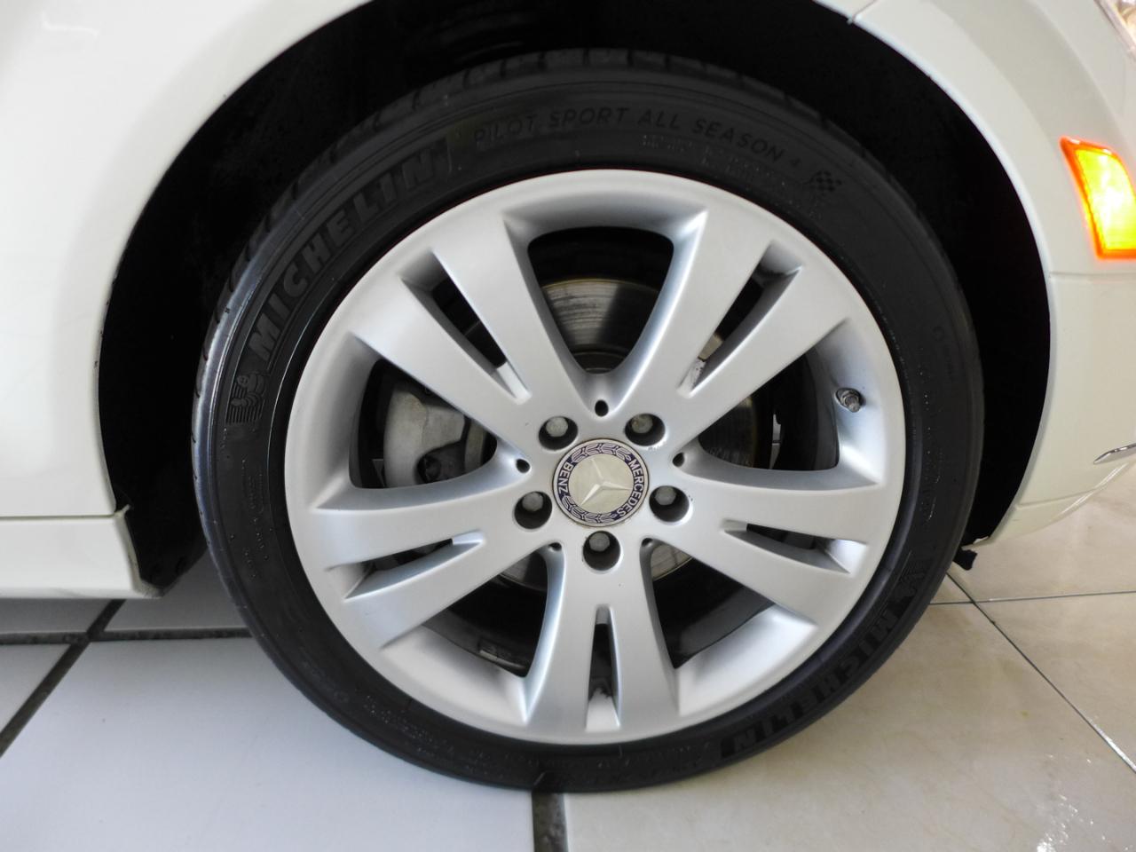 Mercedes-Benz C-Class C300 4MATIC Luxury Sedan 2009