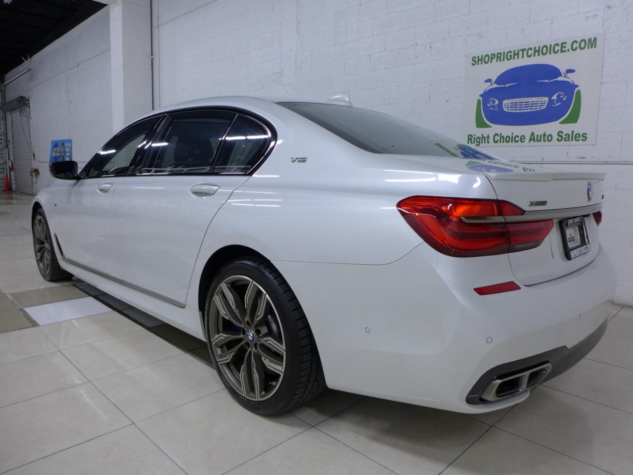 BMW 7-Series M760i xDrive 2019