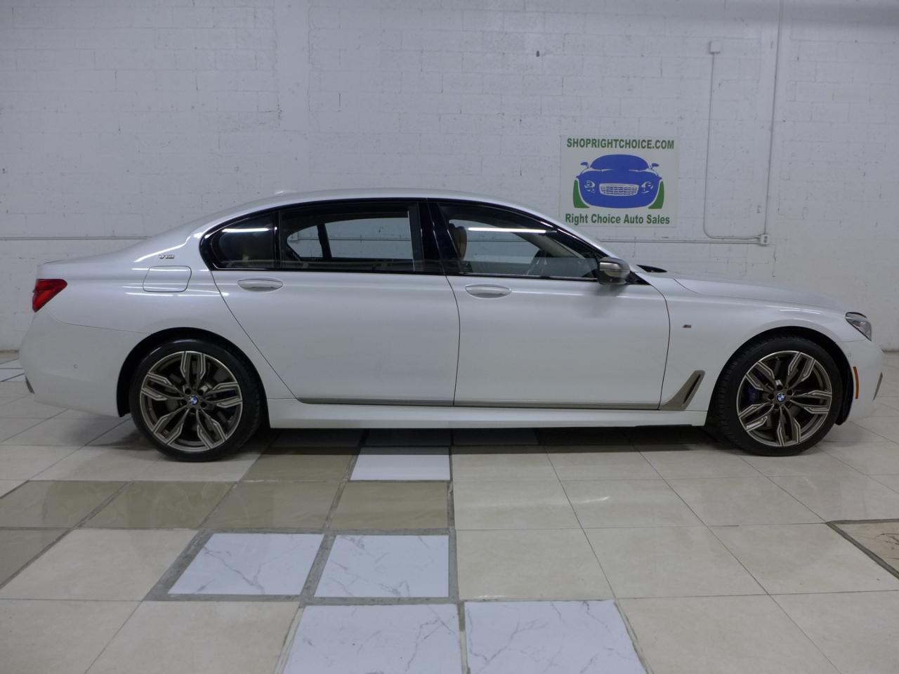 BMW 7-Series M760i xDrive 2019