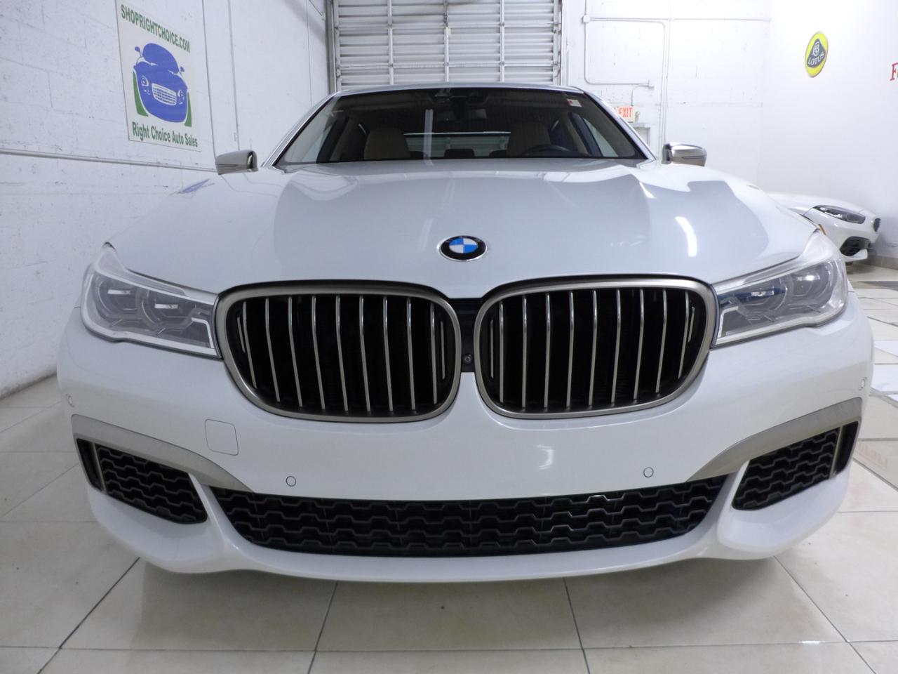 BMW 7-Series M760i xDrive 2019