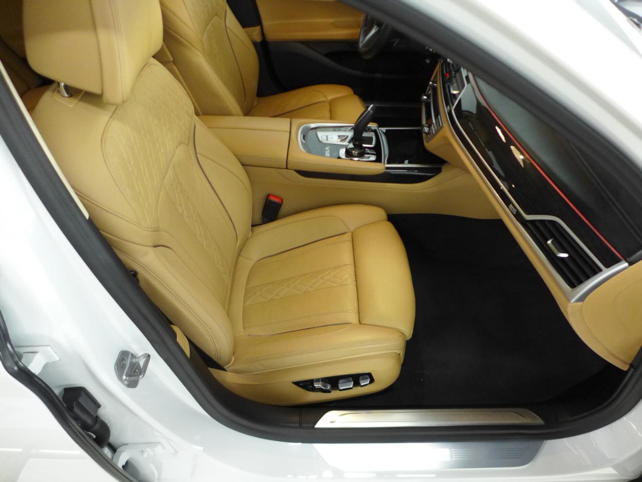 BMW 7-Series M760i xDrive 2019