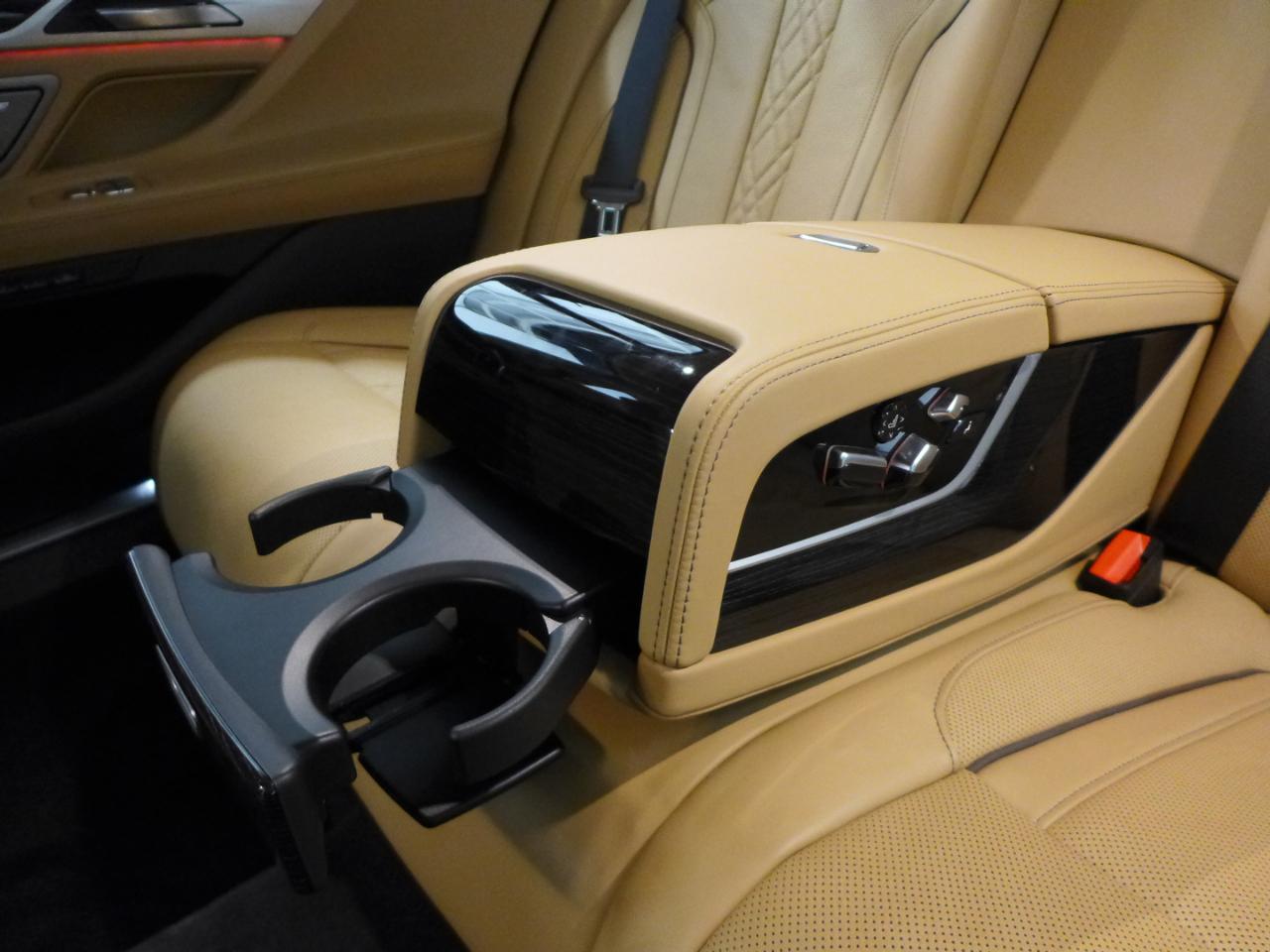 BMW 7-Series M760i xDrive 2019