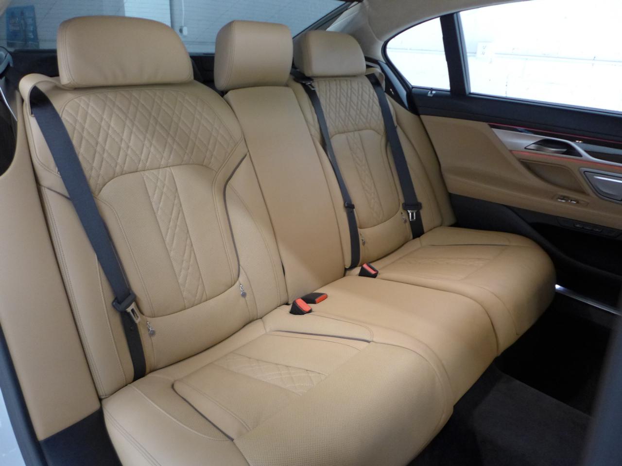 BMW 7-Series M760i xDrive 2019