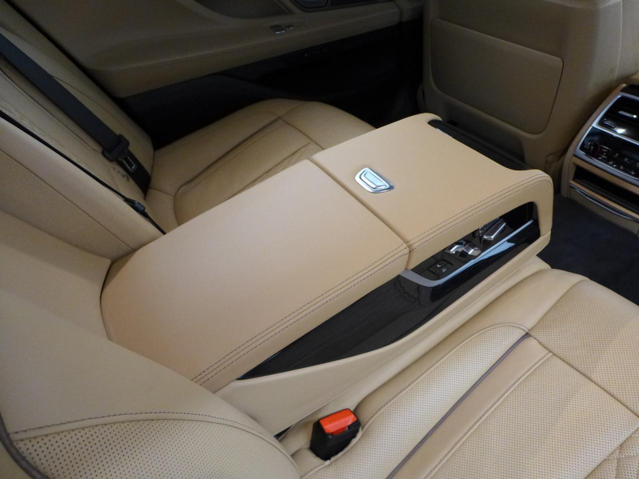 BMW 7-Series M760i xDrive 2019