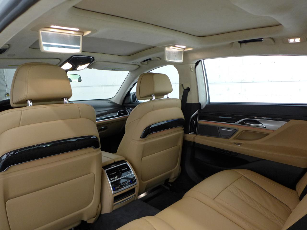 BMW 7-Series M760i xDrive 2019