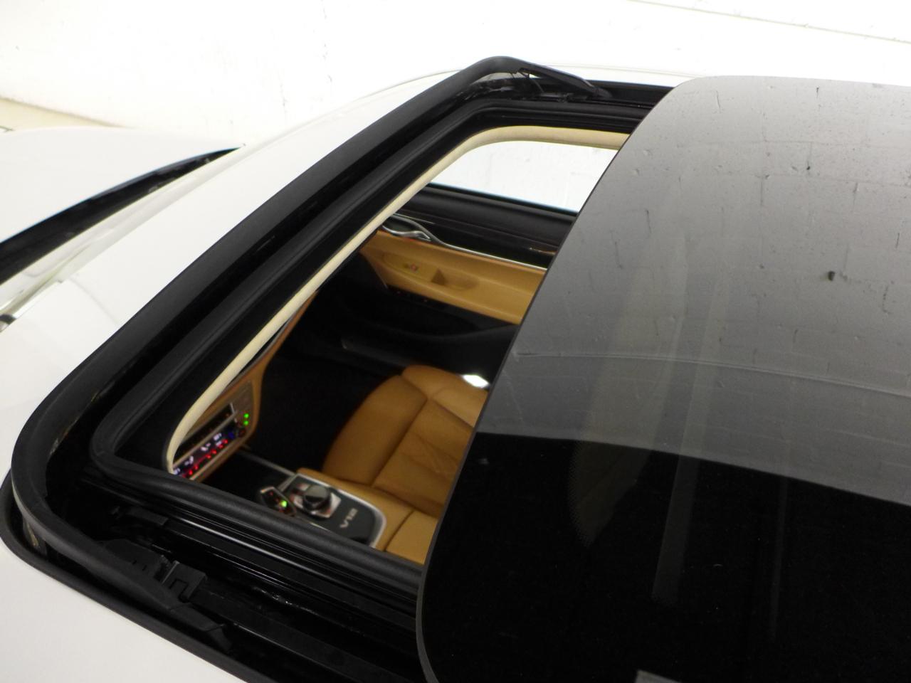 BMW 7-Series M760i xDrive 2019