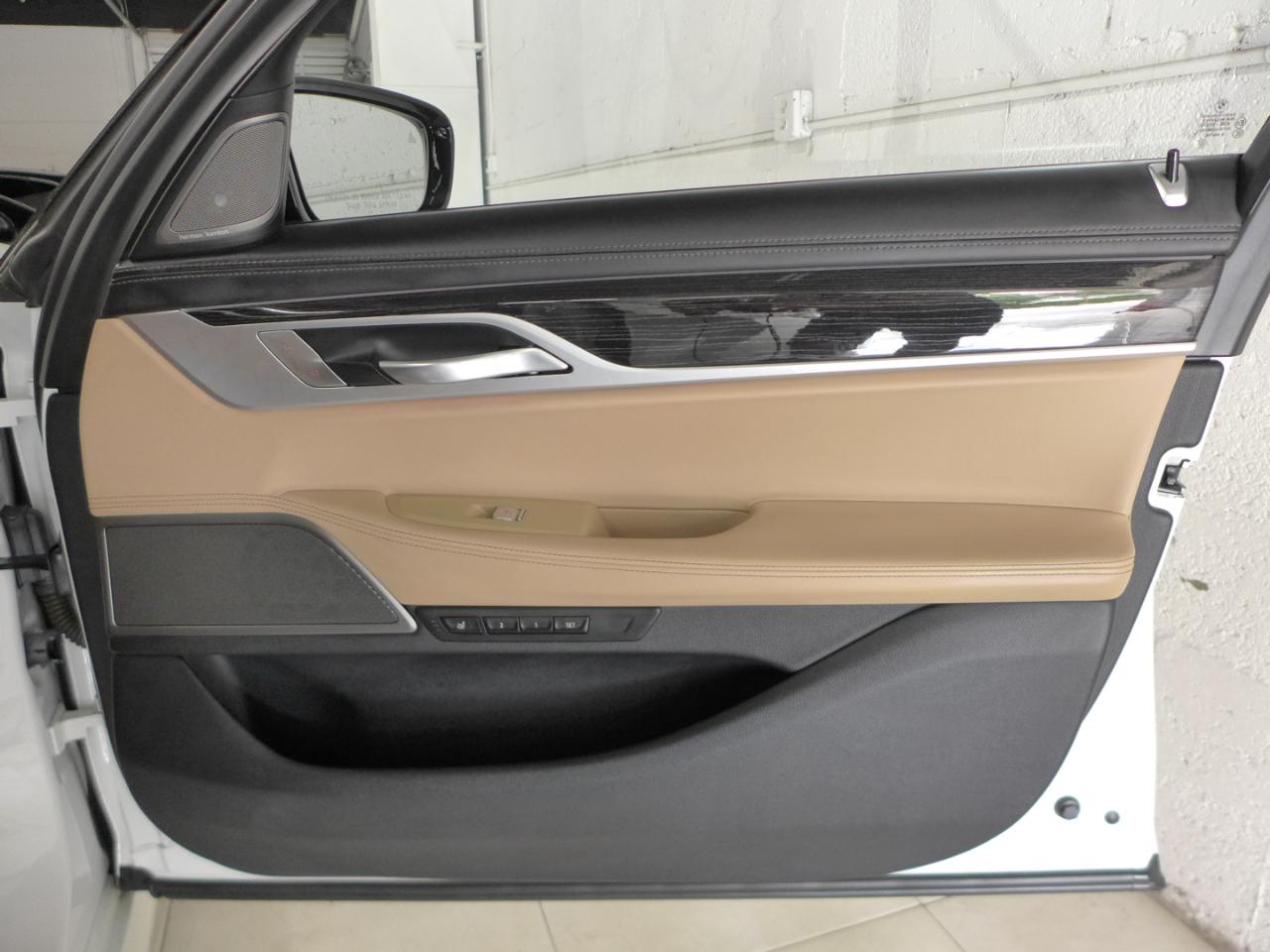 BMW 7-Series M760i xDrive 2019