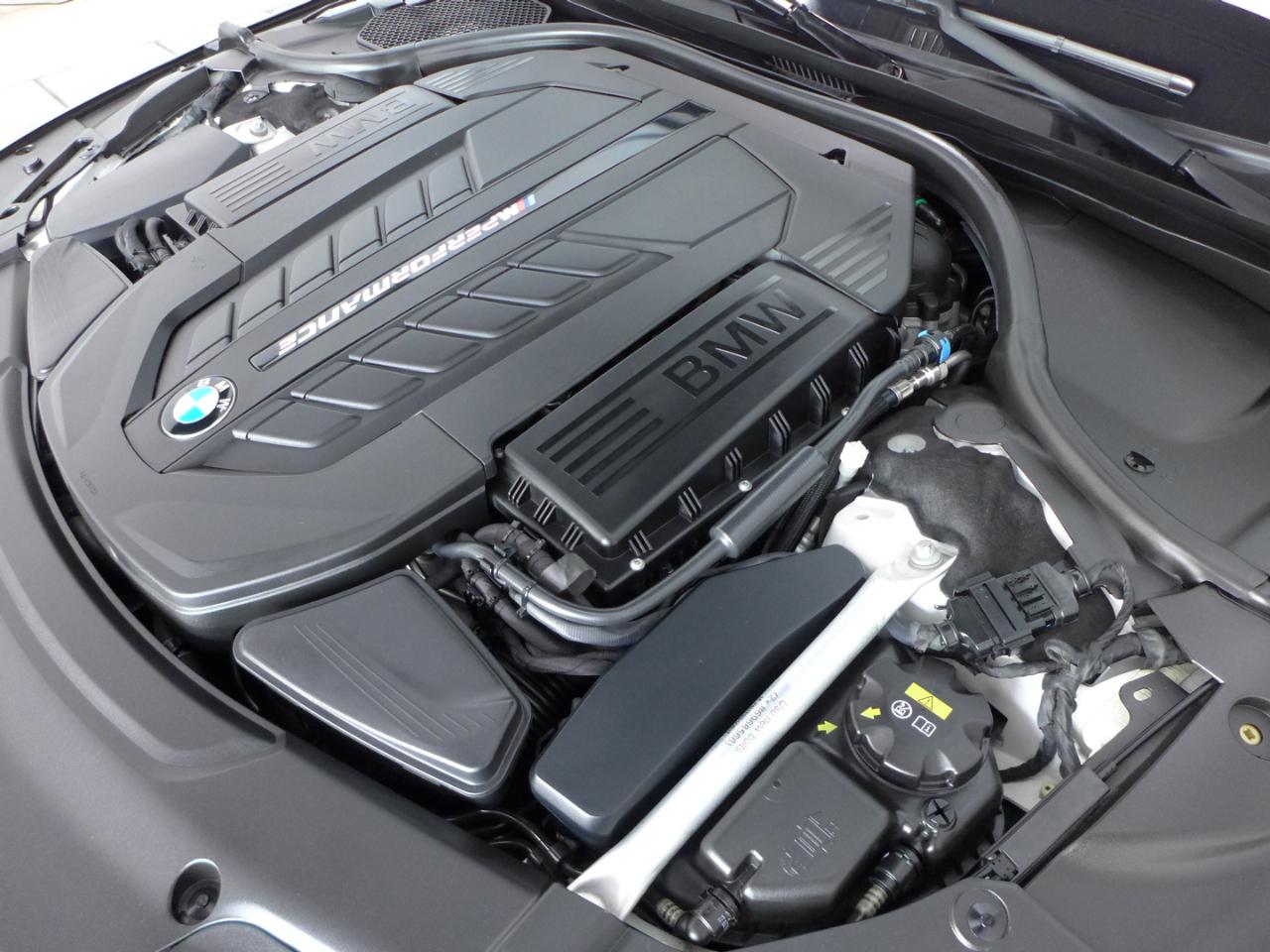 BMW 7-Series M760i xDrive 2019