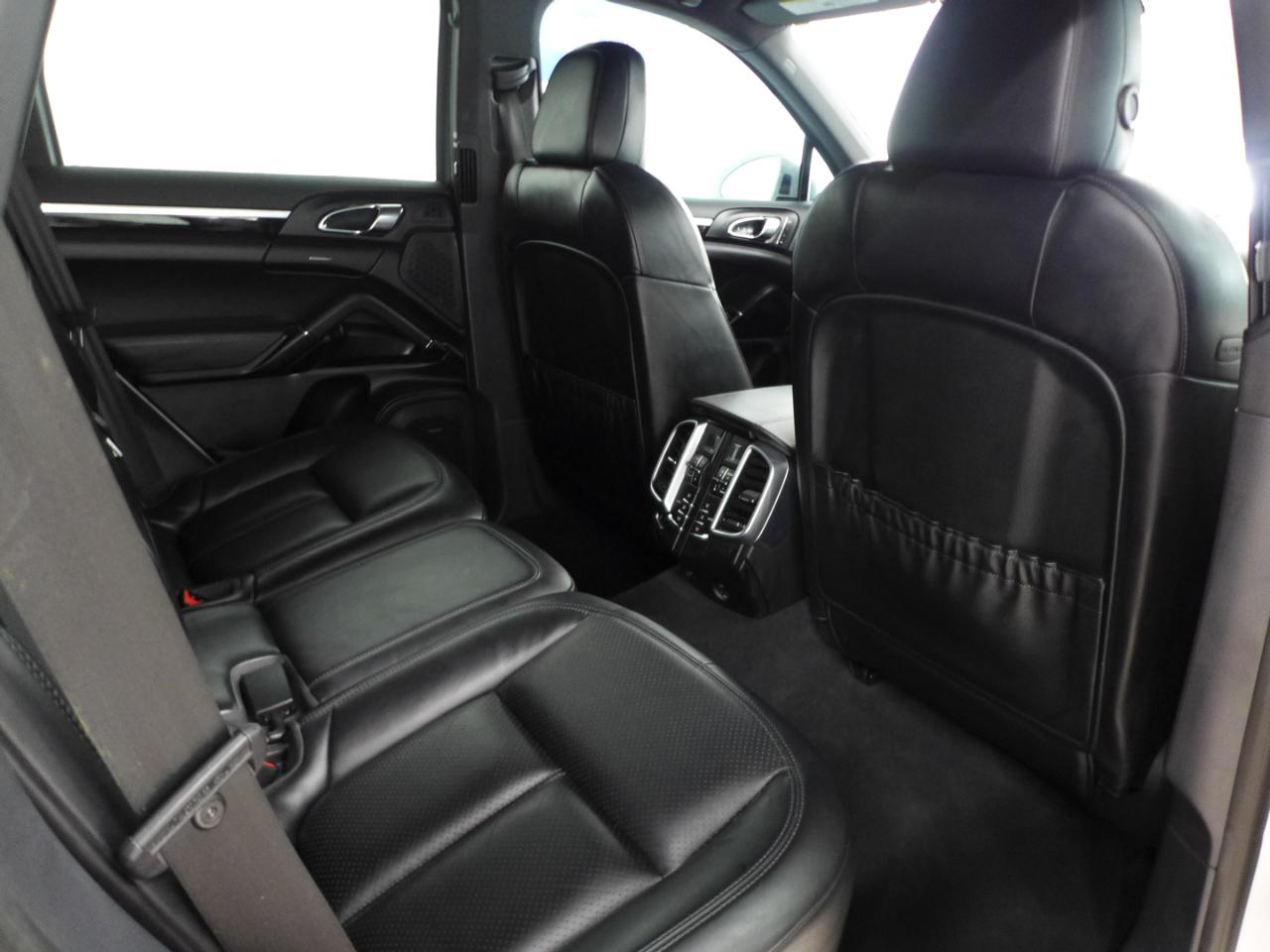 Porsche Cayenne Platinum Edition AWD 2017