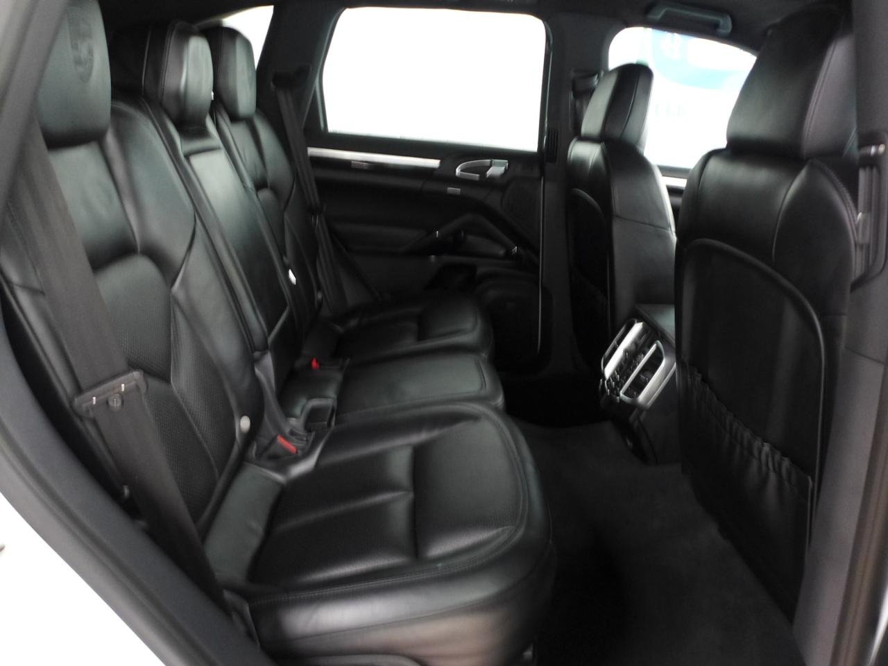 Porsche Cayenne Platinum Edition AWD 2017