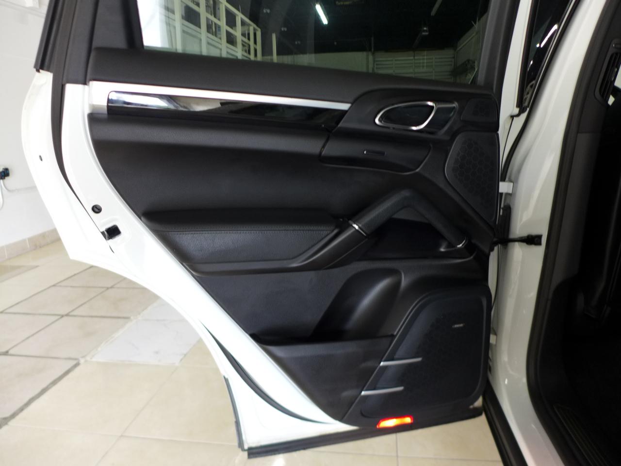 Porsche Cayenne Platinum Edition AWD 2017
