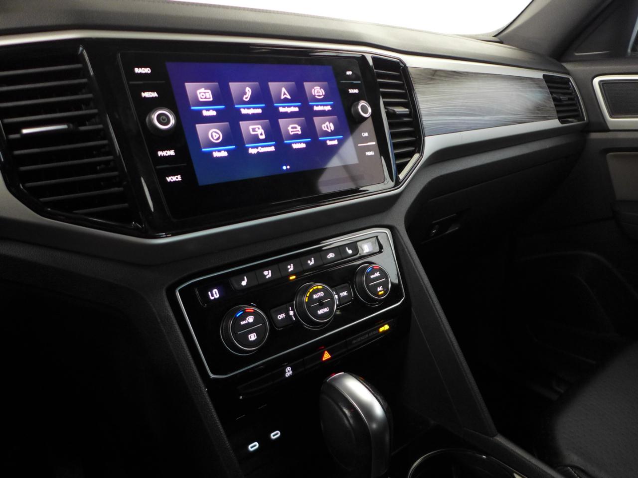 2022 Volkswagen Atlas Cross Sport SE w/Tech - Photo 20