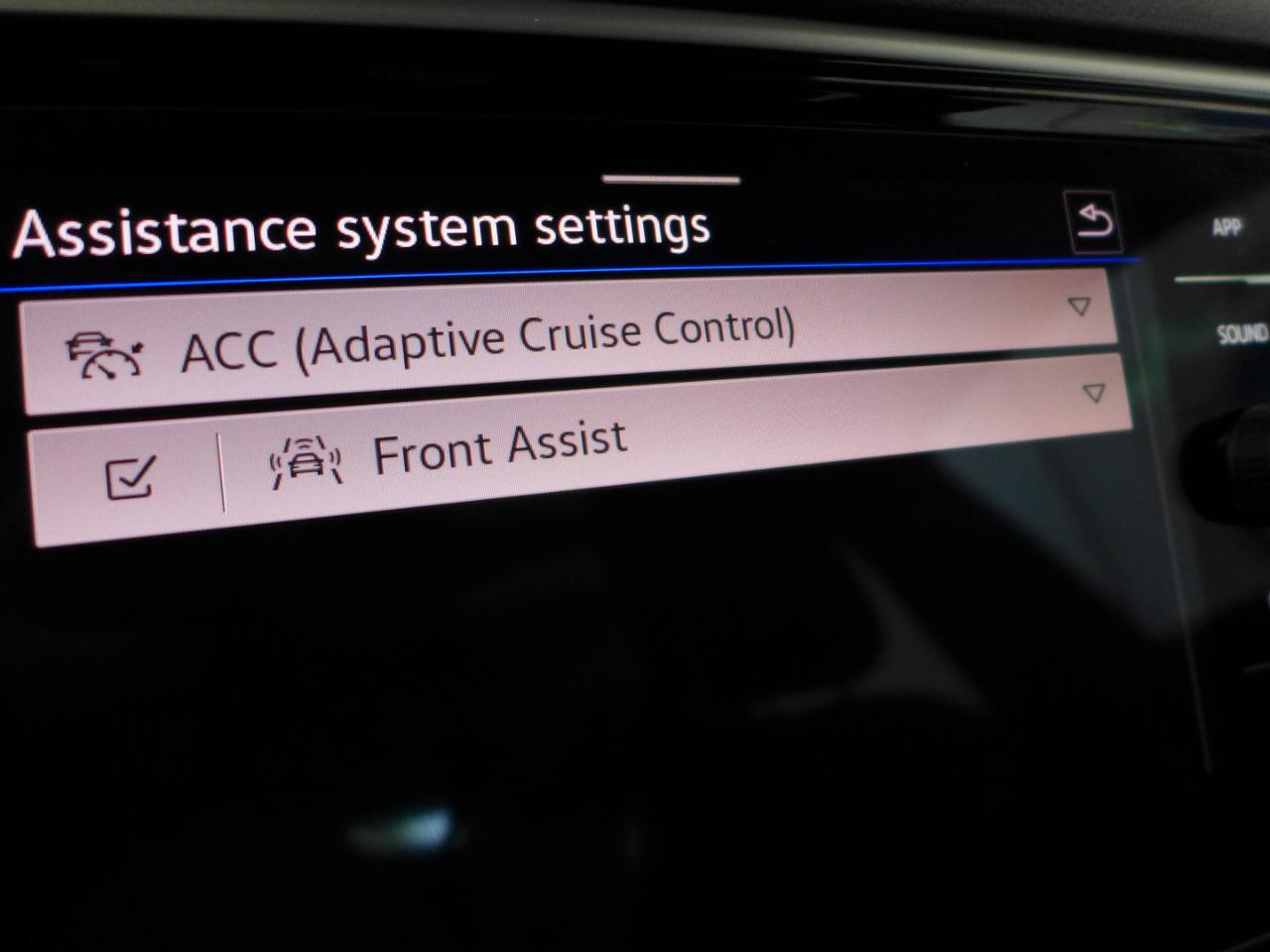 2022 Volkswagen Atlas Cross Sport SE w/Tech - Photo 32