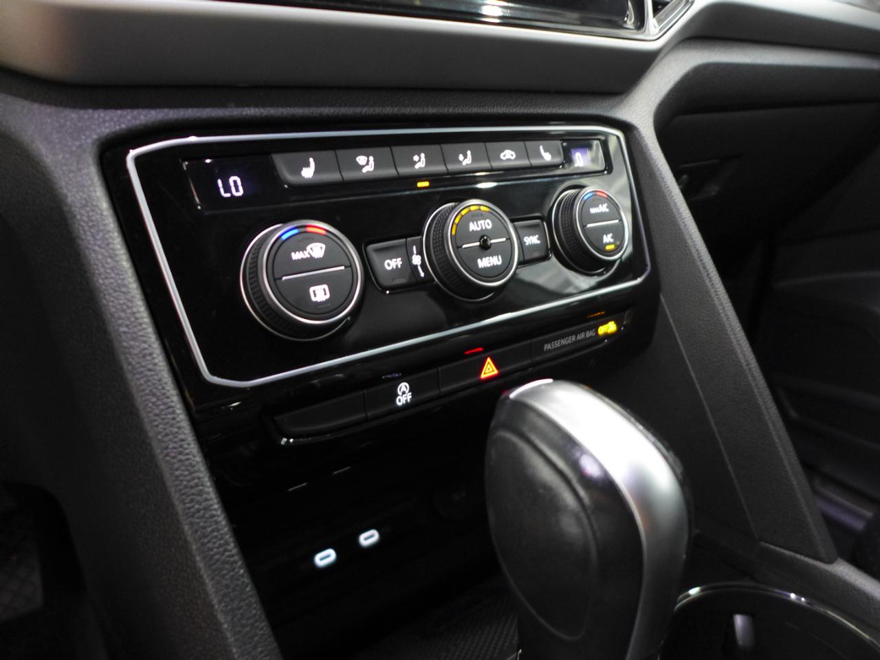 2022 Volkswagen Atlas Cross Sport SE w/Tech - Photo 34