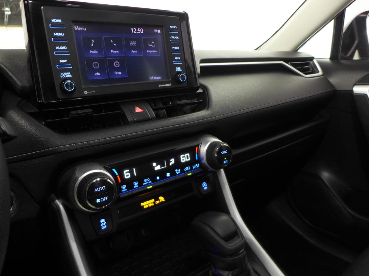 Toyota RAV4 XLE 2021
