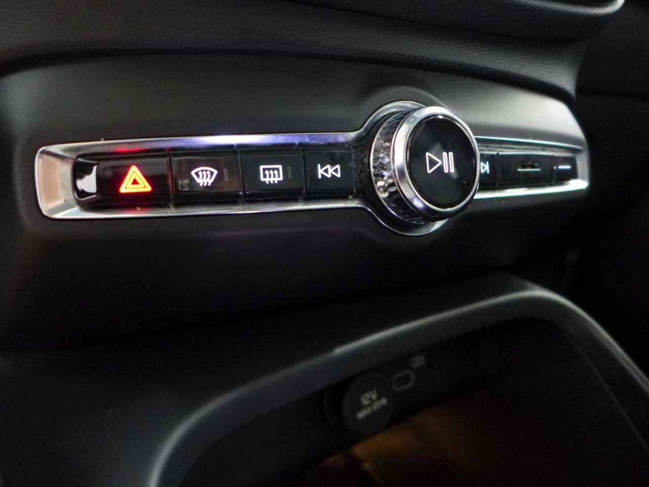 2023 Volvo XC40 Ultimate - Photo 35