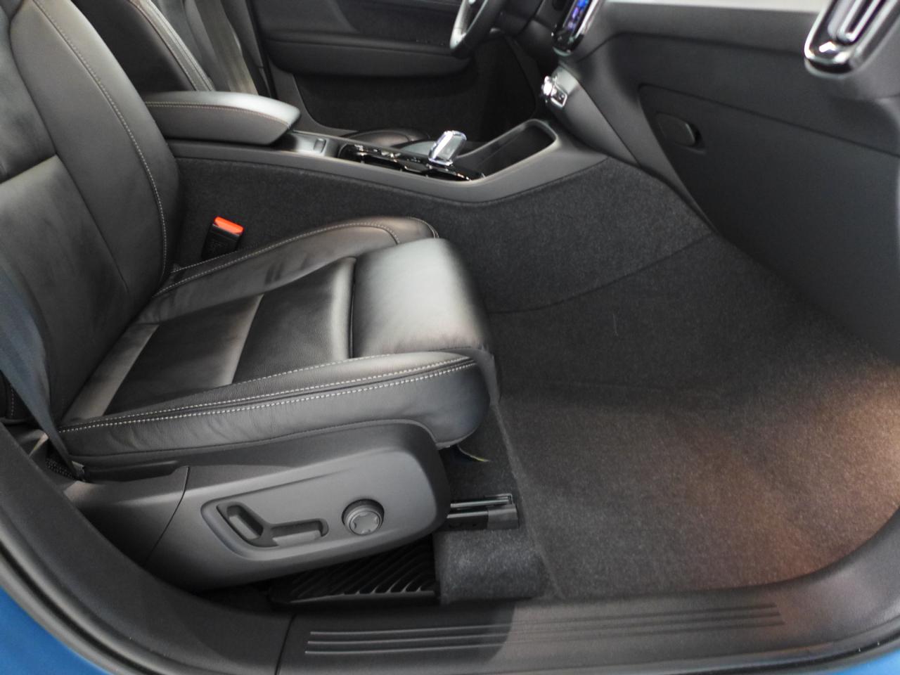 2023 Volvo XC40 Ultimate - Photo 49