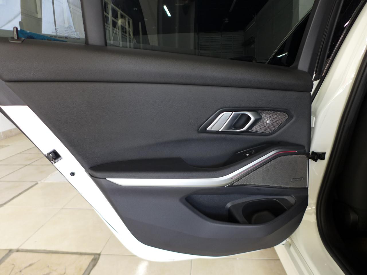 BMW 3-Series 330i 2021