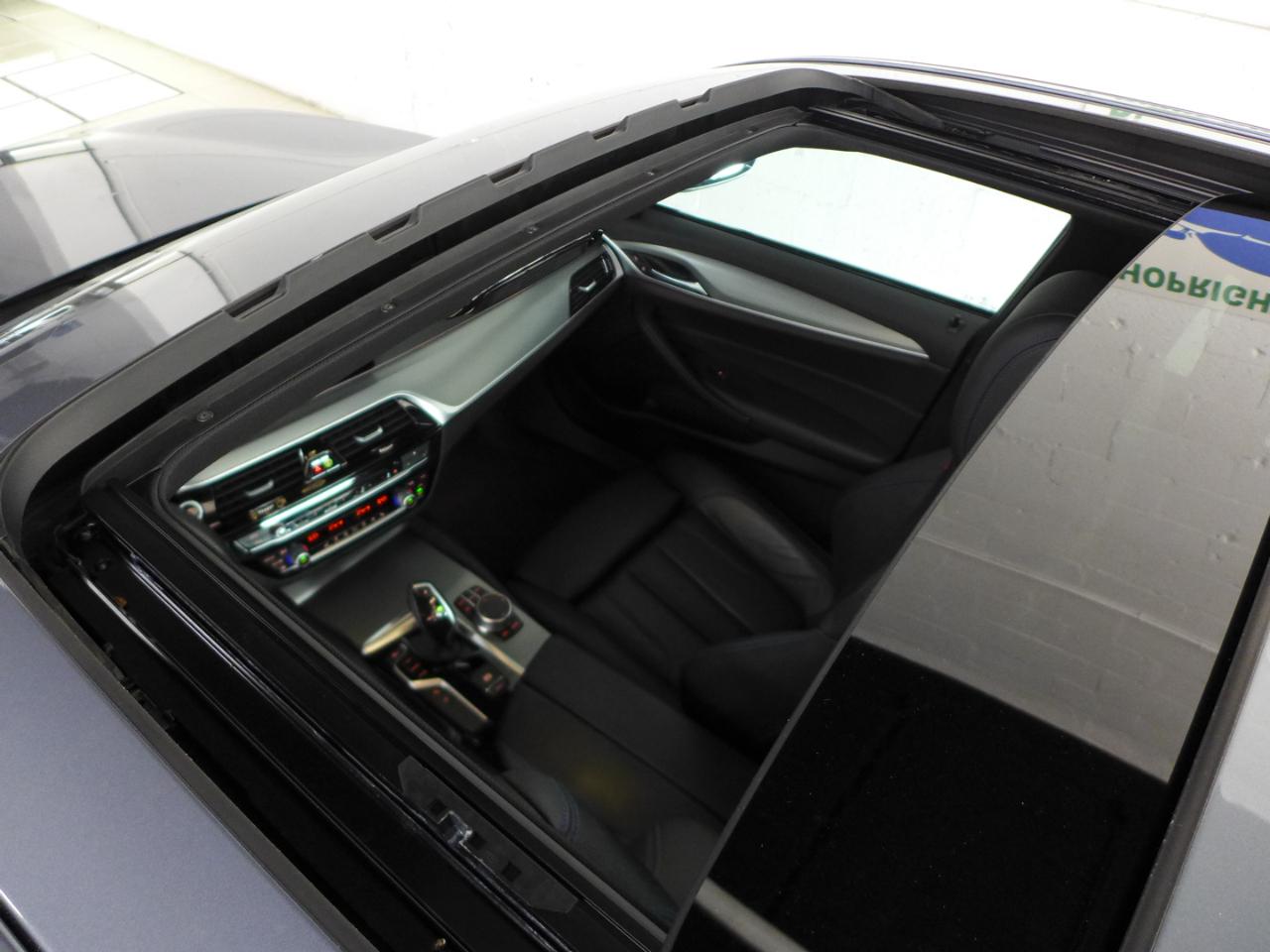 BMW 5-Series 530i 2019