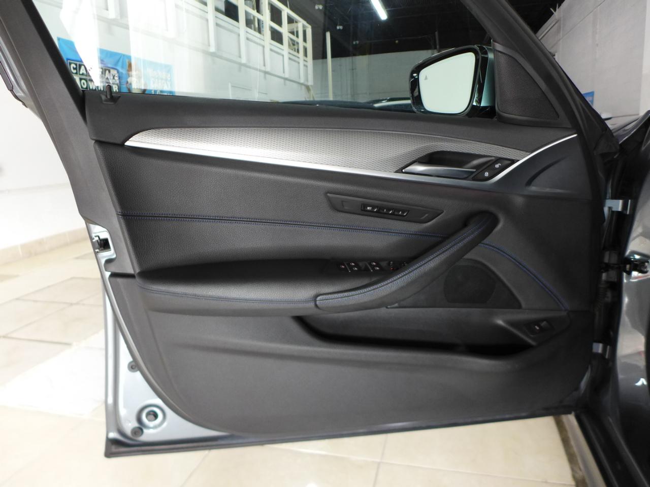BMW 5-Series 530i 2019