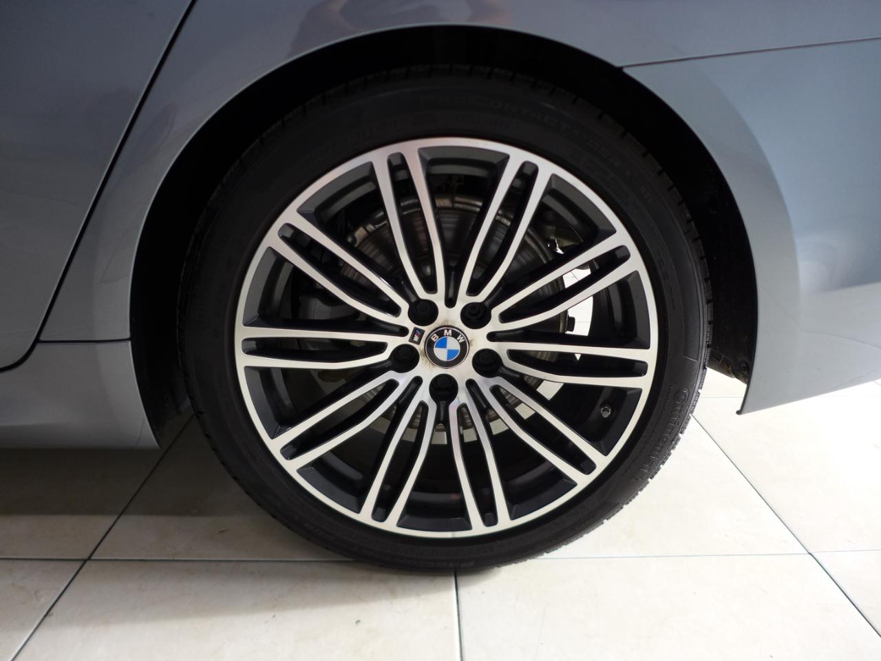 BMW 5-Series 530i 2019
