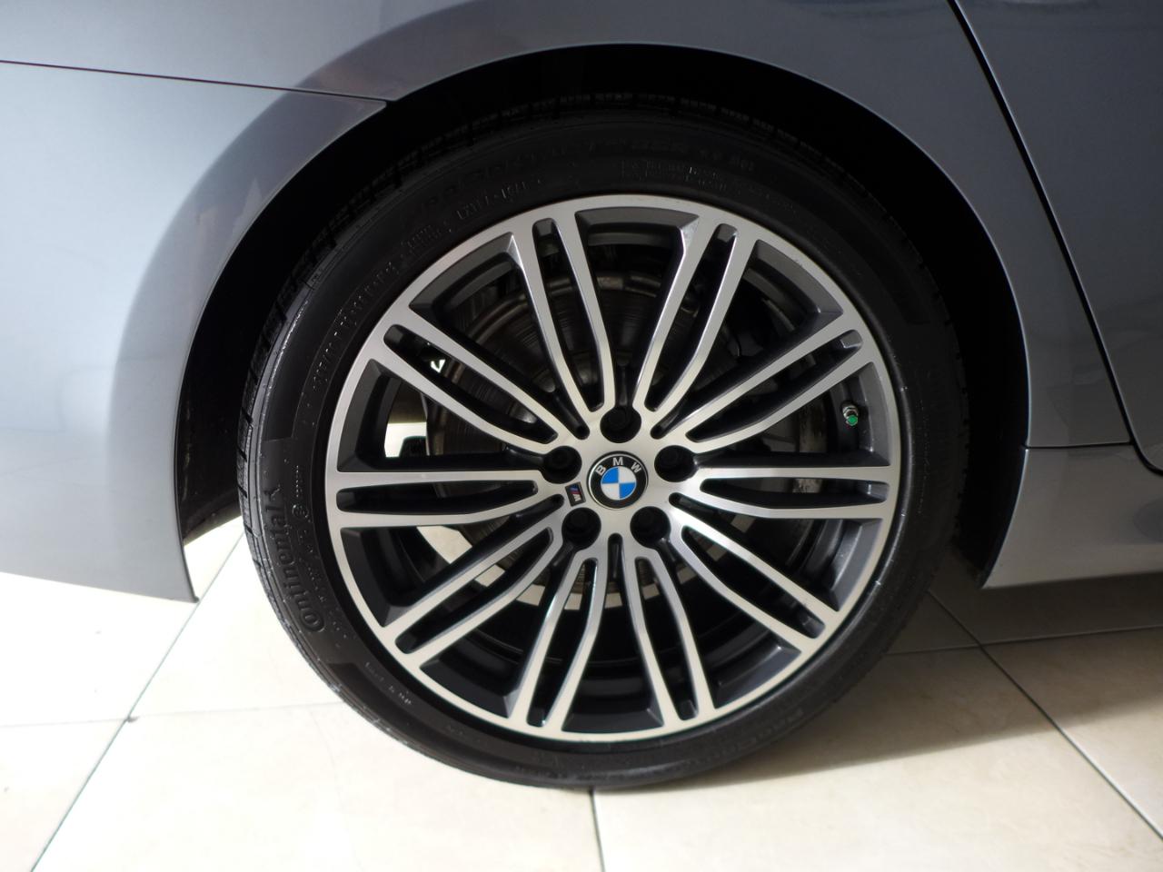 BMW 5-Series 530i 2019
