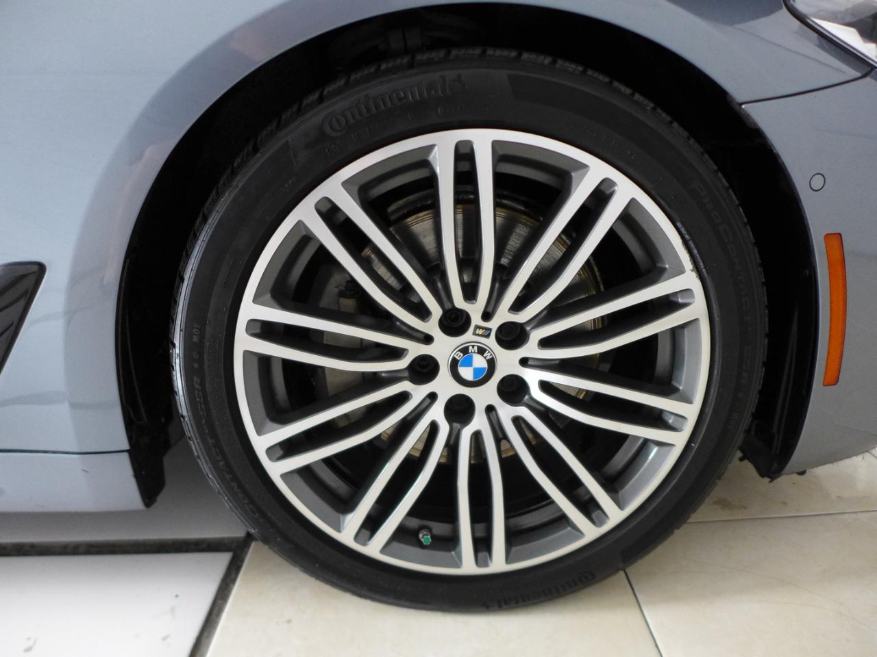 BMW 5-Series 530i 2019