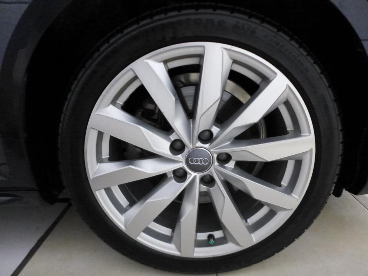 Audi A4 2.0T Premium Sedan 2018
