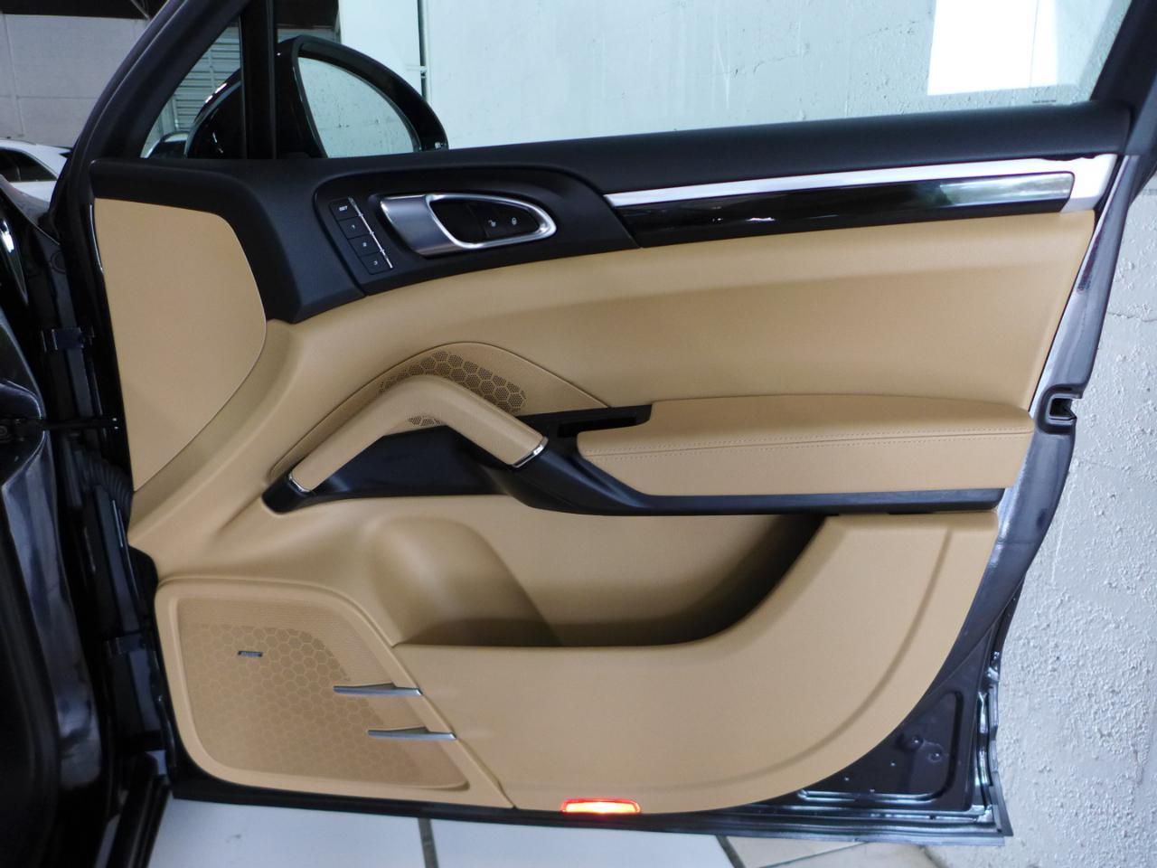 Porsche Cayenne Platinum Edition AWD 2017
