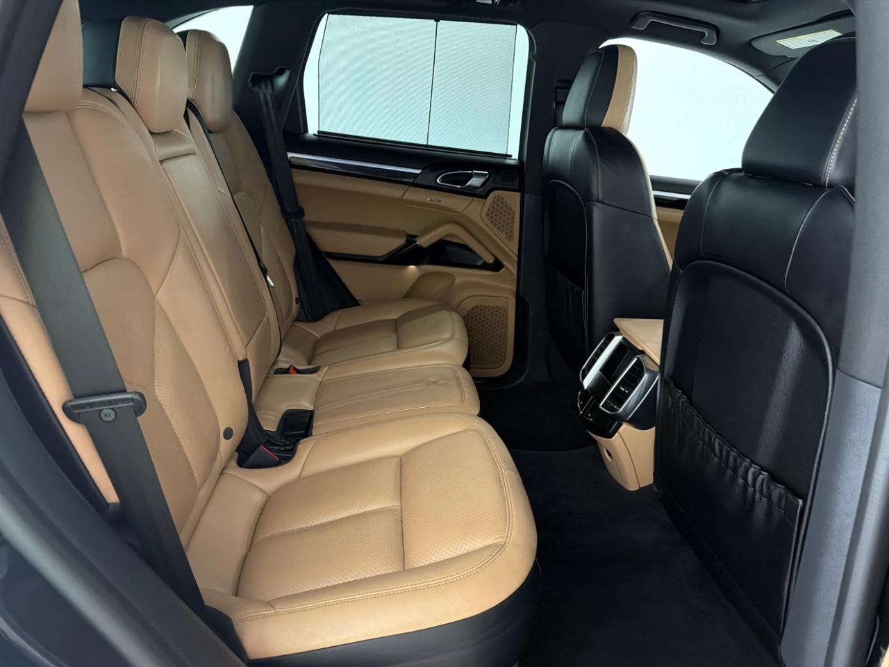 Porsche Cayenne Platinum Edition AWD 2017