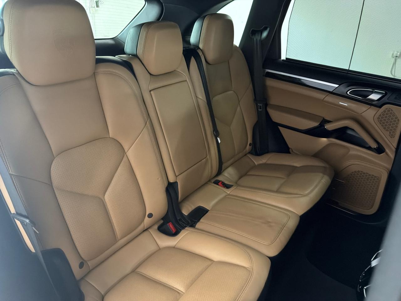 Porsche Cayenne Platinum Edition AWD 2017