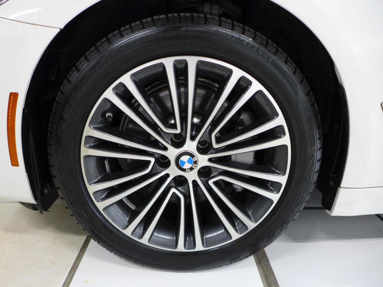 BMW 5-Series 530i 2019