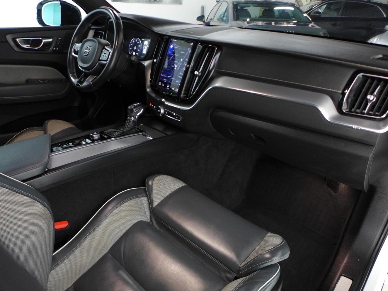 Volvo XC60 T5 R-Design 2021