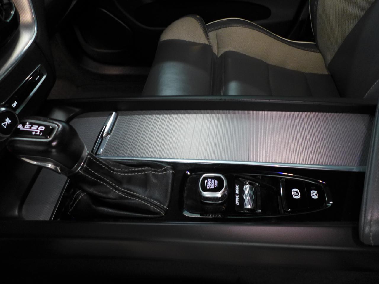 Volvo XC60 T5 R-Design 2021