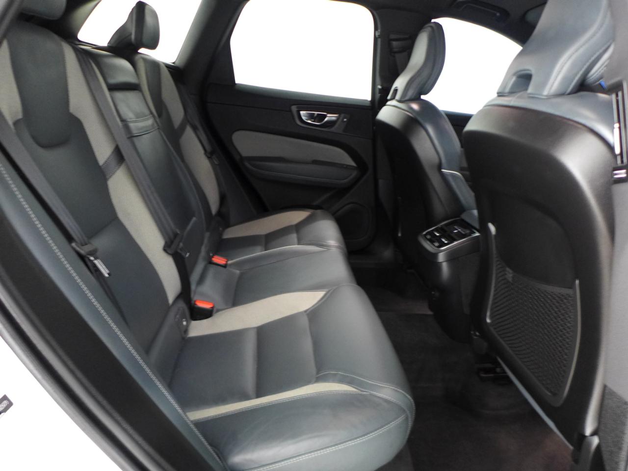 Volvo XC60 T5 R-Design 2021