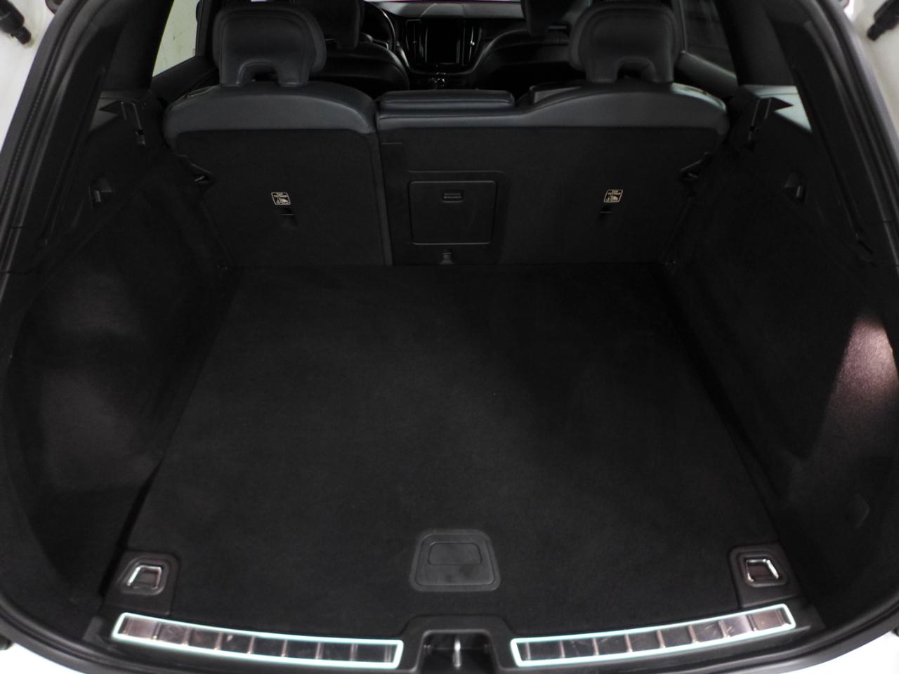 Volvo XC60 T5 R-Design 2021