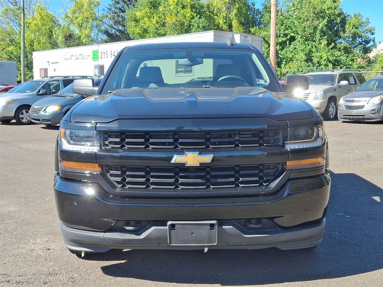 2019 Chevrolet Silverado 1500 Custom photo 2