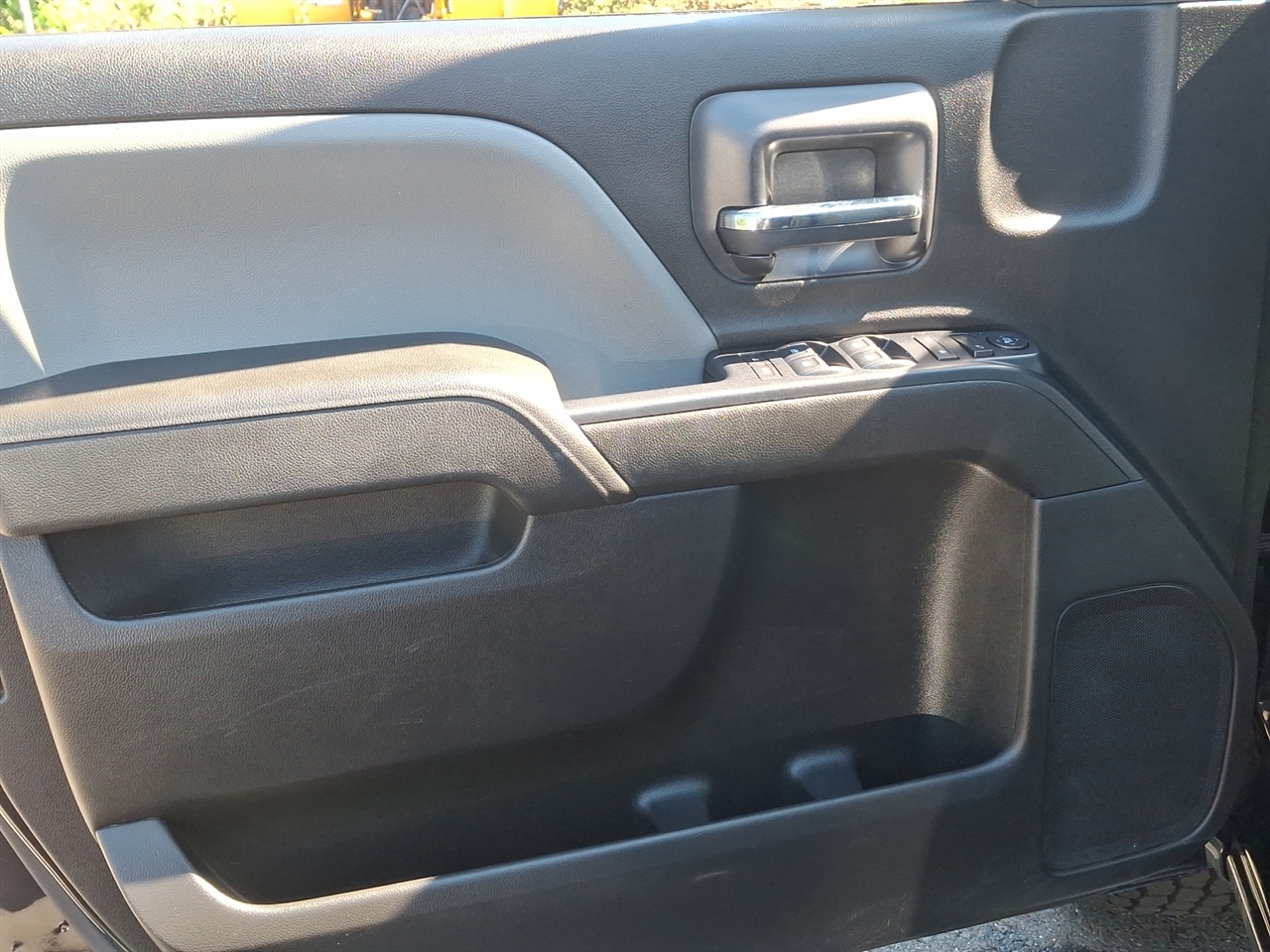 2019 Chevrolet Silverado 1500 Custom photo 11
