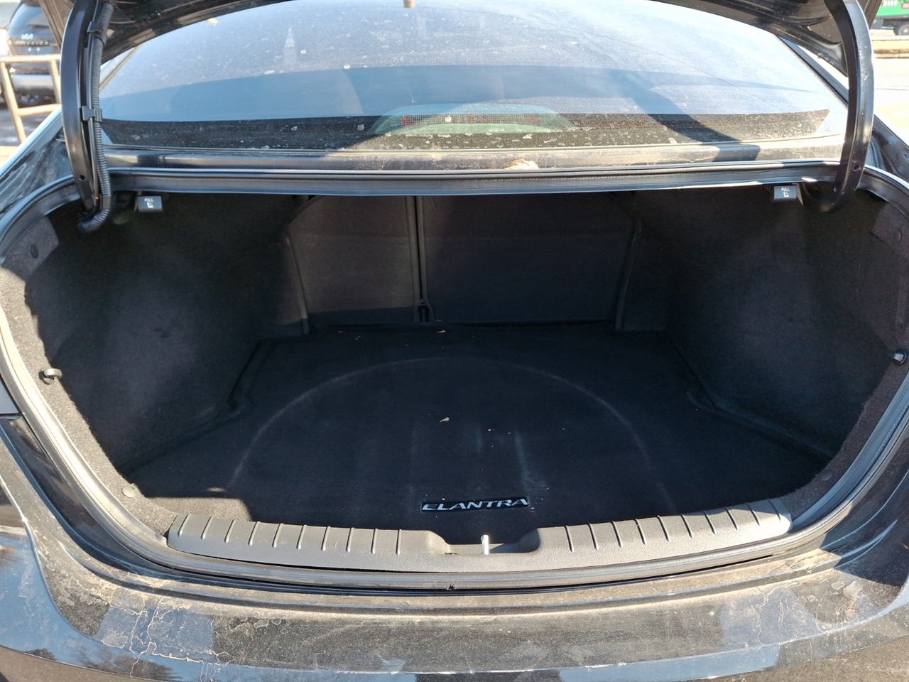 Hyundai Elantra  2018