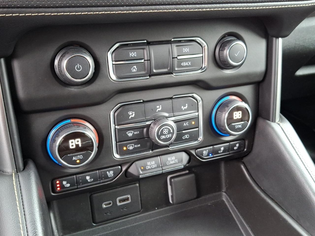 Chevrolet Suburban  2021