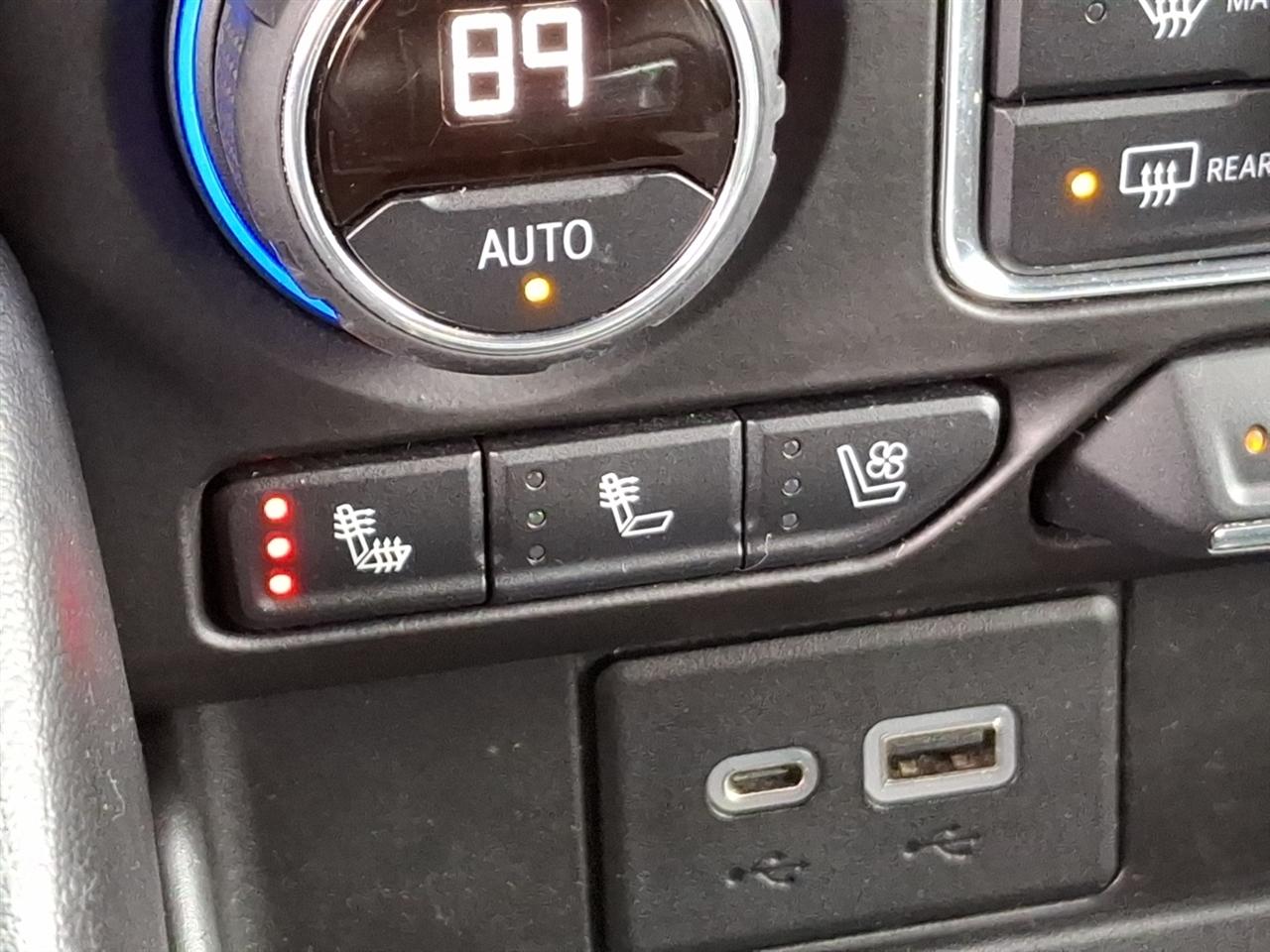 Chevrolet Suburban  2021