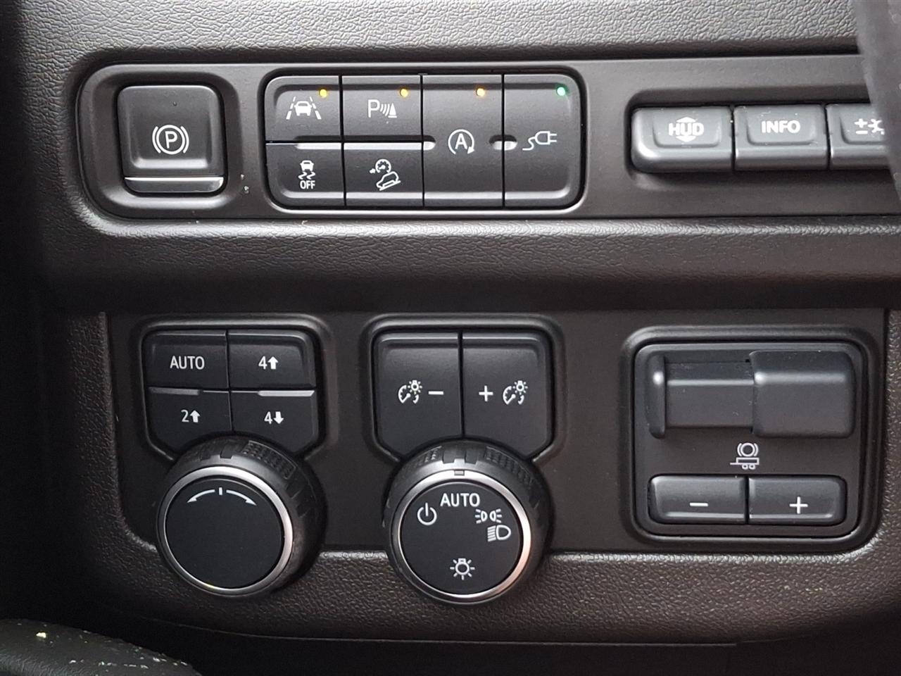 Chevrolet Suburban  2021
