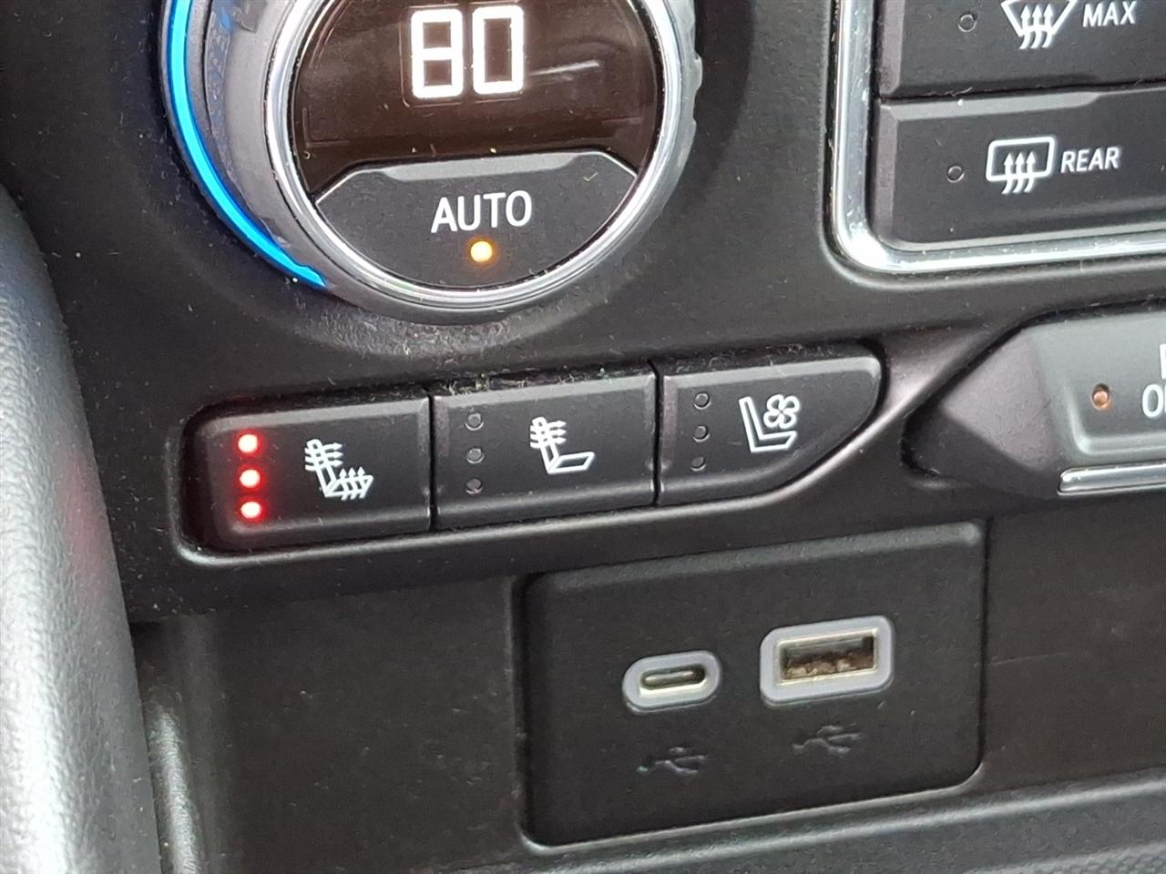 Chevrolet Suburban  2021