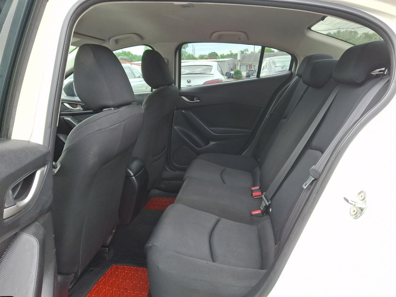 Mazda MAZDA3  2015
