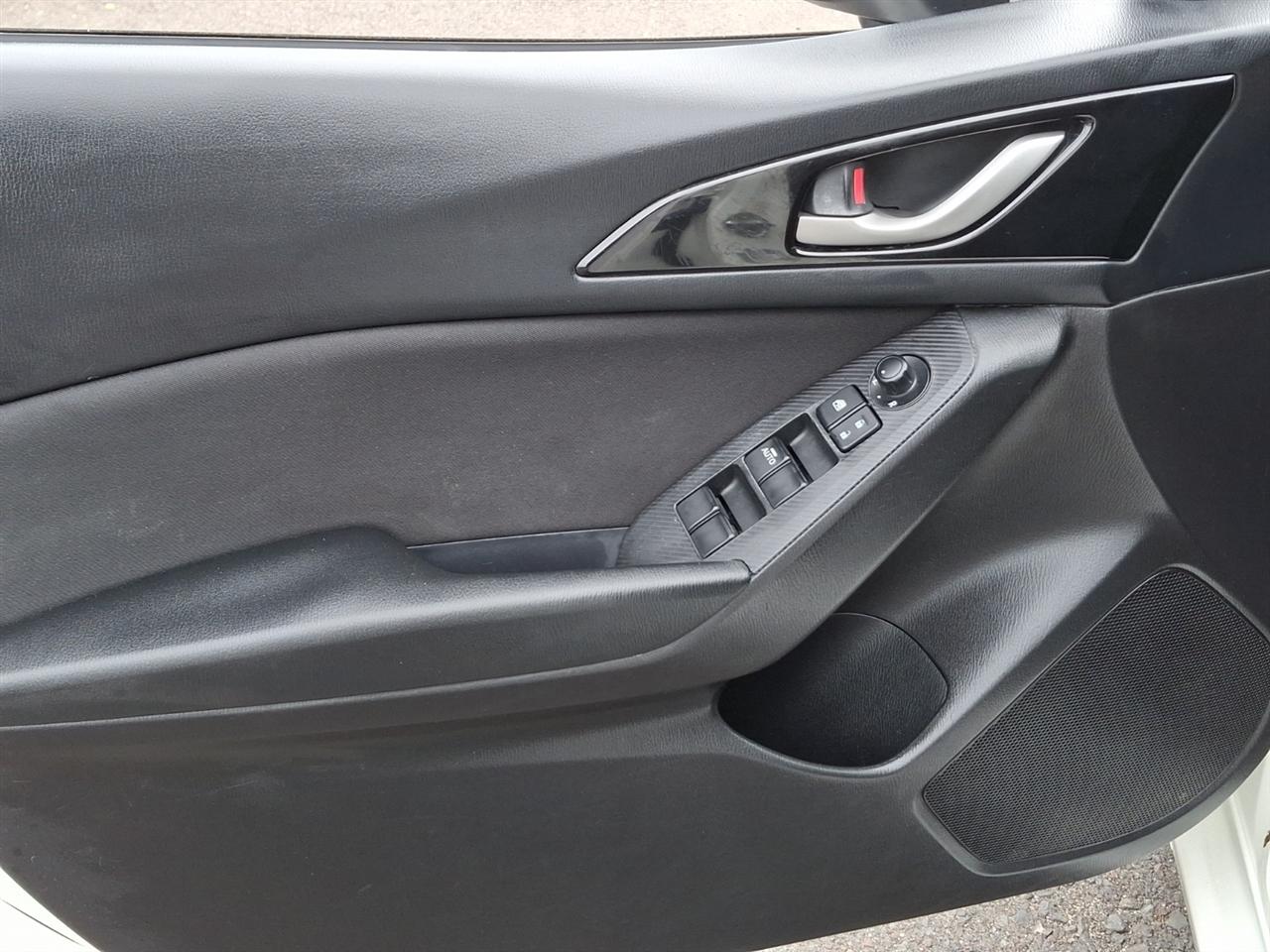 Mazda MAZDA3  2015