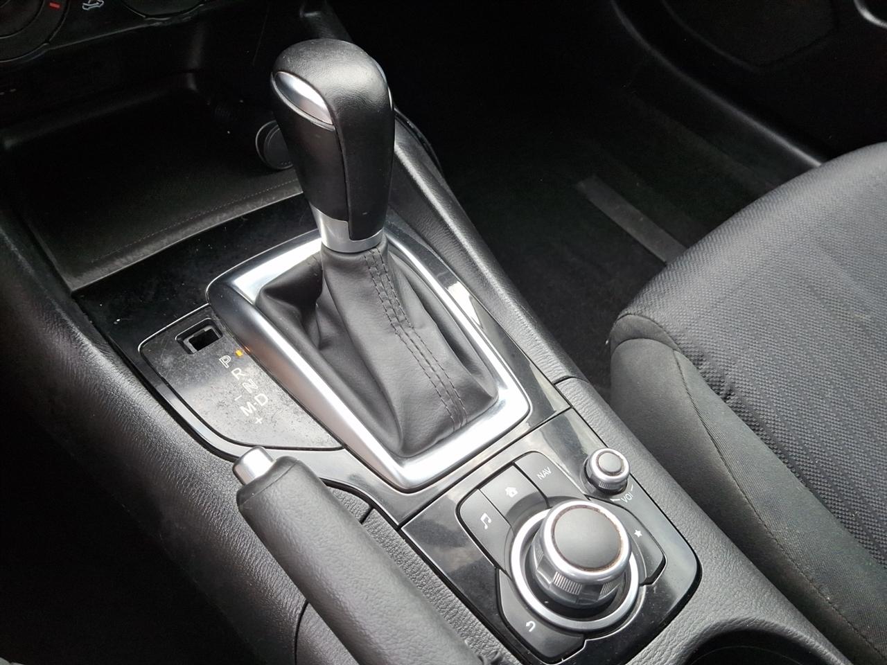 Mazda MAZDA3  2015