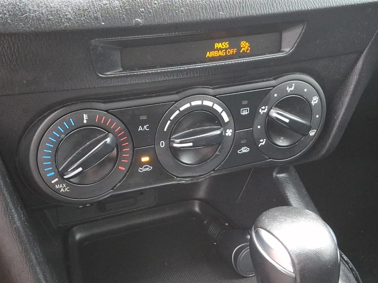 Mazda MAZDA3  2015